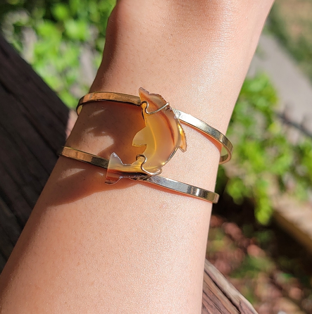 NEW 1.21" x 0.85" ADJUSTABLE GOLD PLATED COPPER BRAZILIAN AGATE DOLPHIN CUFF